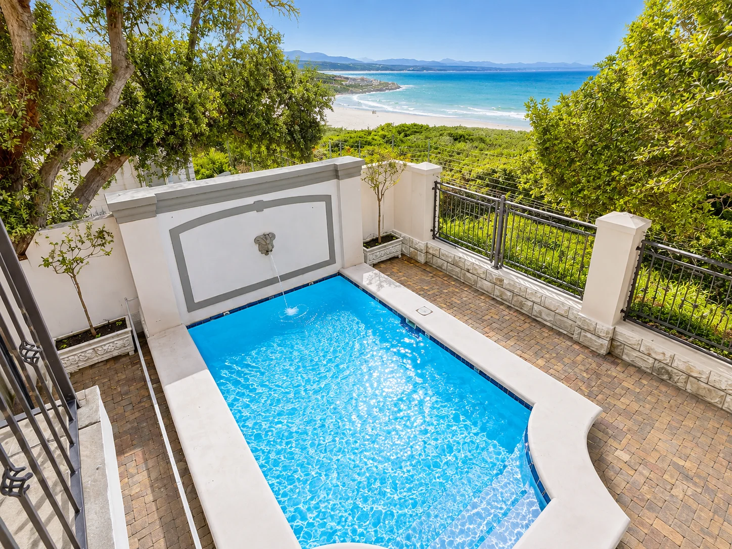 Tremezzo Villa swimming pool area view 1
